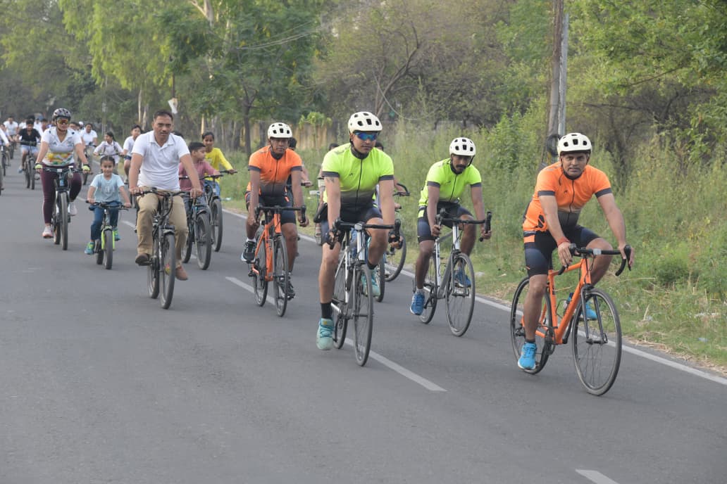 संडे ऑन साइकिल रैली में शामिल जवान