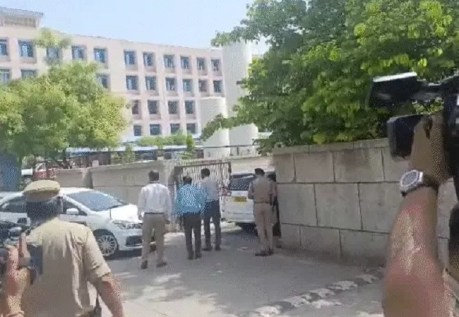 भोपाल एम्स परिसर में मॉर्च्यूरी के पास की तस्वीर