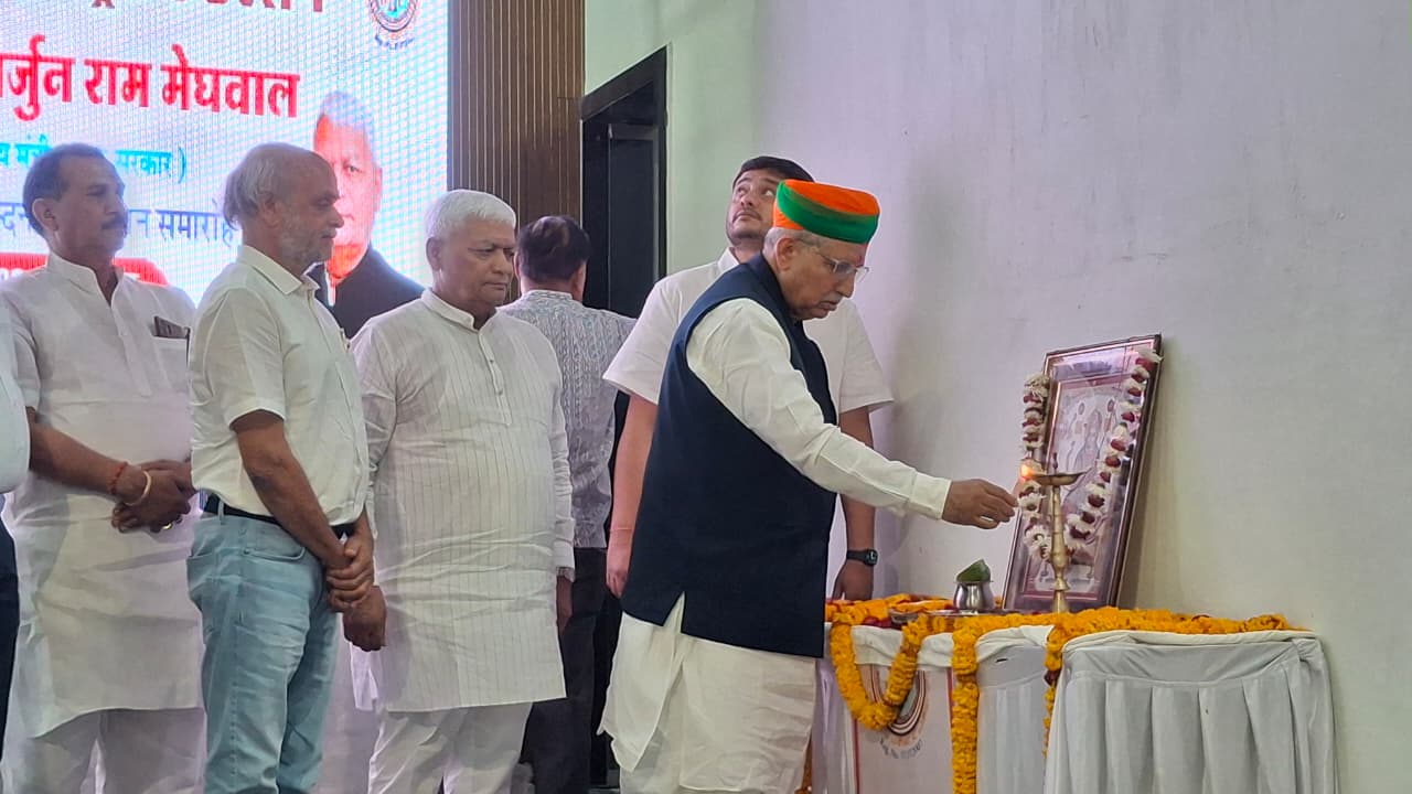 भीलवाड़ा को मिलेगा एयर-रेल कनेक्टिविटी का नया संबल केंद्रीय मंत्री अर्जुन राम मेघवाल बोले- देश की वस्त्र नगरी को मिलेगा मेगा टेक्सटाईल पार्क का हक