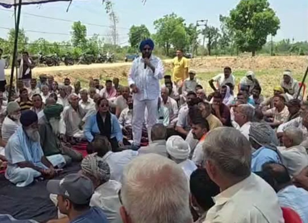 सुचेतगढ़ में सीमा किसानों के समर्थन में प्रदर्शन, मुआवजा और मालिकाना हक जारी करने की मांग सुचेतगढ़ में सीमा किसानों के समर्थन में प्रदर्शन, मुआवजा और मालिकाना हक जारी करने की मांग