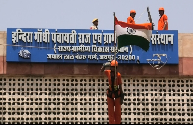 आपदा प्रबंधन की बारीकियां सीख रहे भावी अफसर: एसडीआरएफ ने दिया लाइव रेस्क्यू प्रशिक्षण