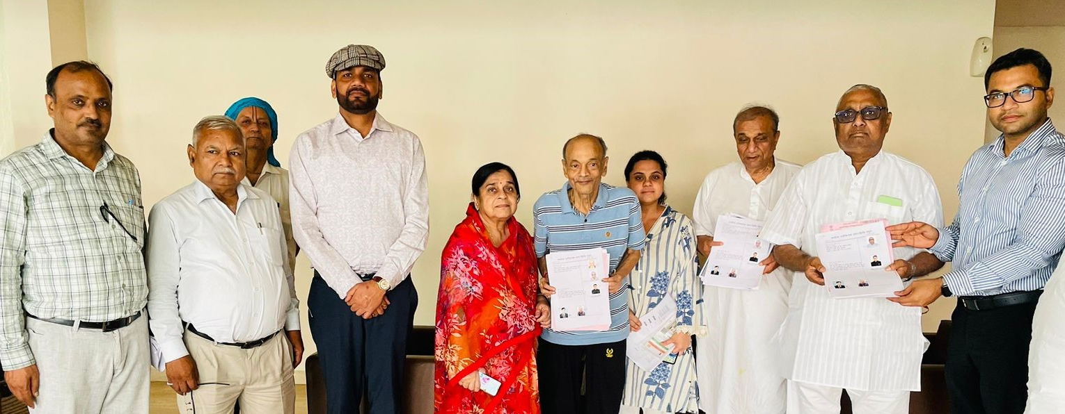 सभी गृहस्वामी तहसील परिसर में सभी गृहस्वामी तहसील परिसर में