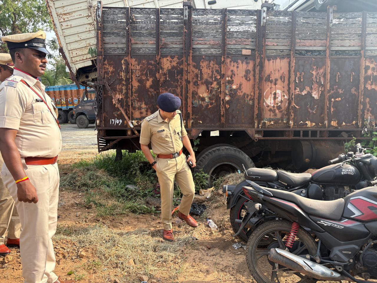 निरीक्षण करते एसपी निरीक्षण करते एसपी