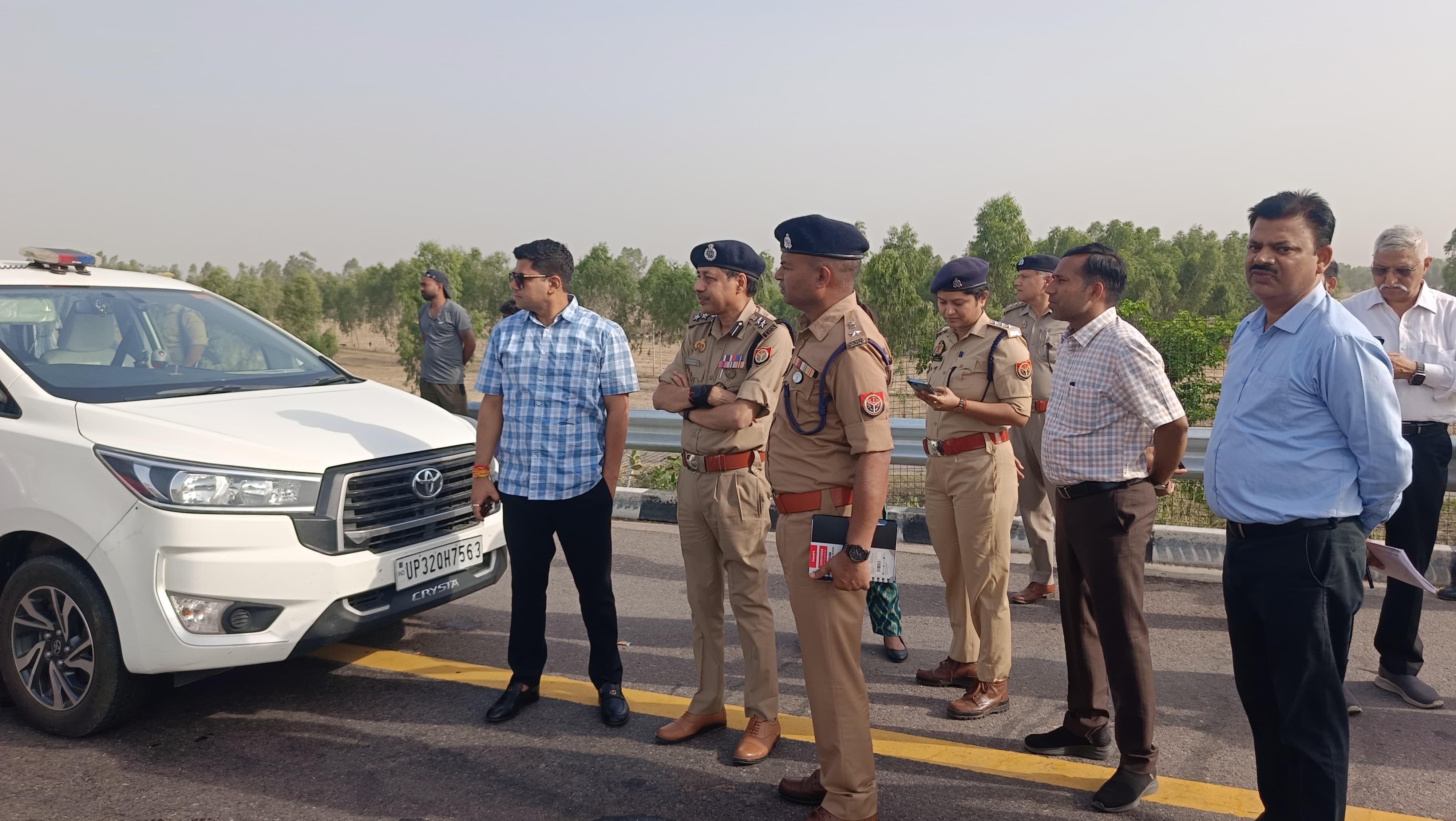 डीएम एसपी घटना स्थल पर डीएम एसपी घटना स्थल पर
