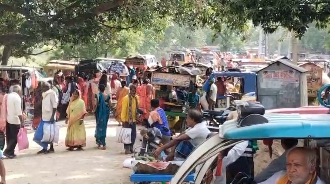सारण में गंगा दशहरा के अवसर पर श्रद्धालुओं ने सरयू और गंगा नदी में लगाई डुबकी सारण में गंगा दशहरा के अवसर पर श्रद्धालुओं ने सरयू और गंगा नदी में लगाई डुबकी