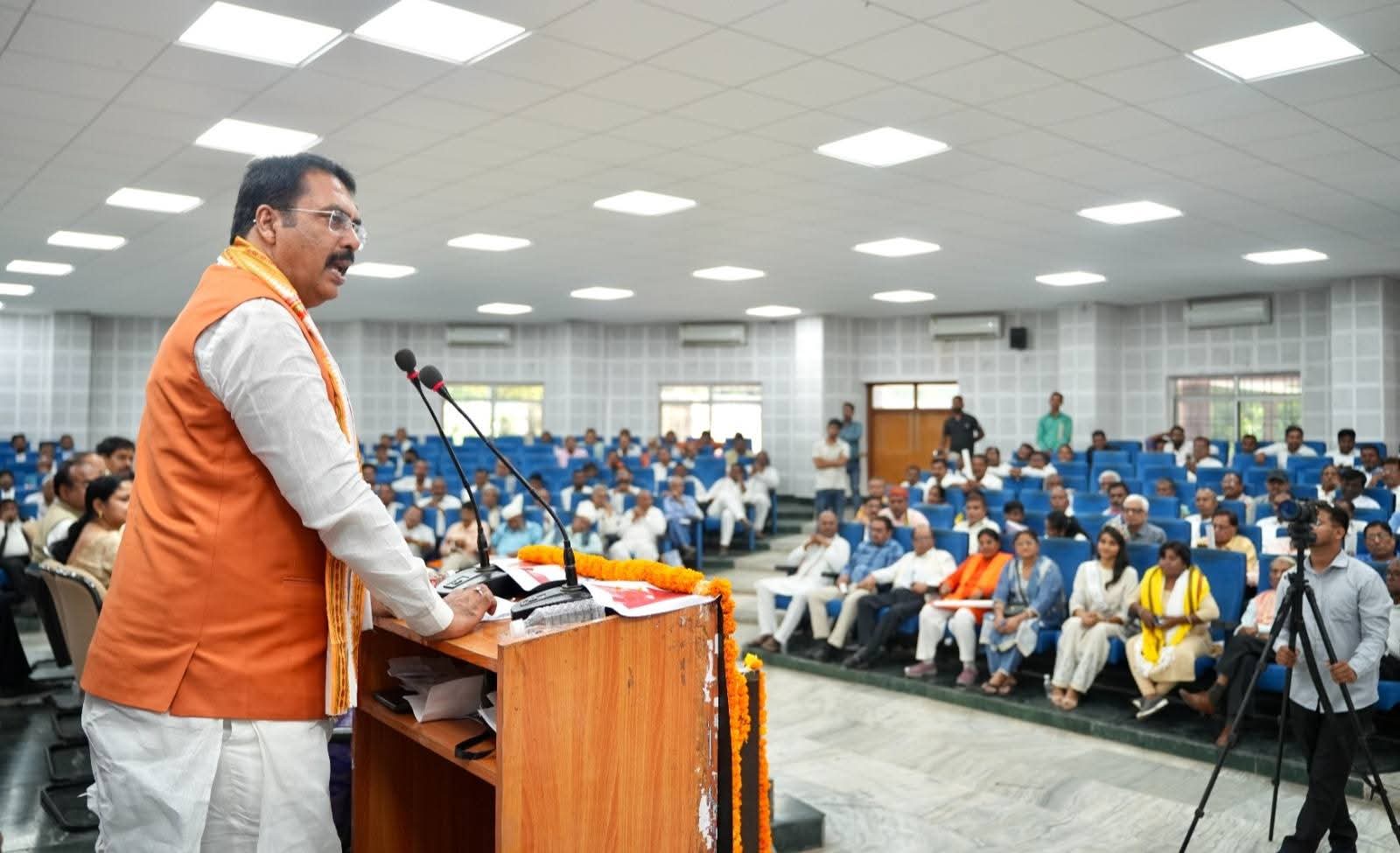 वैश्य समाज राष्ट्र निर्माण और आर्थिक सशक्तिकरण का मजबूत आधार: संजय सरावगी वैश्य समाज राष्ट्र निर्माण और आर्थिक सशक्तिकरण का मजबूत आधार: संजय सरावगी