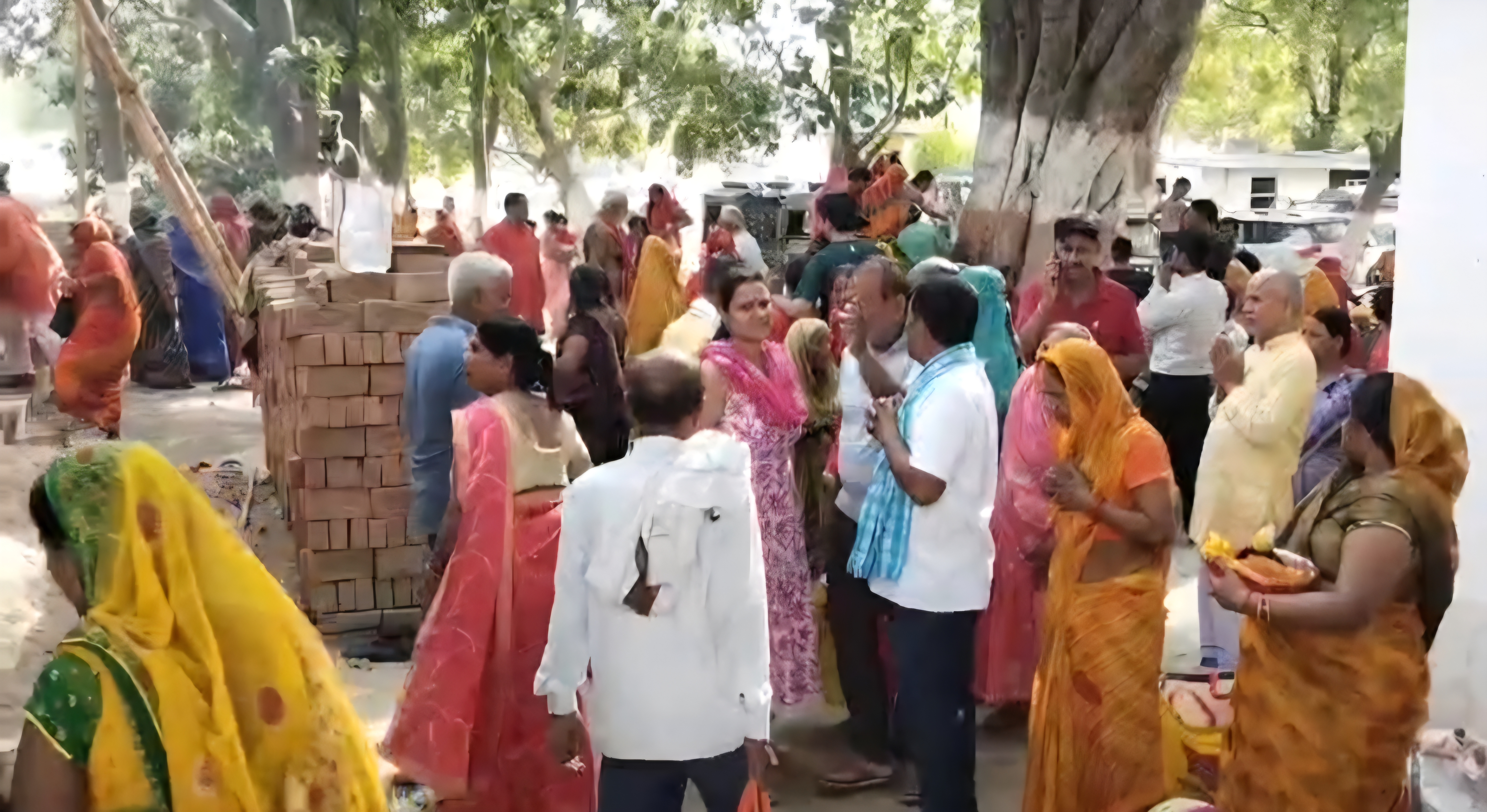 सारण में गंगा दशहरा के अवसर पर श्रद्धालुओं ने सरयू और गंगा नदी में लगाई डुबकी सारण में गंगा दशहरा के अवसर पर श्रद्धालुओं ने सरयू और गंगा नदी में लगाई डुबकी