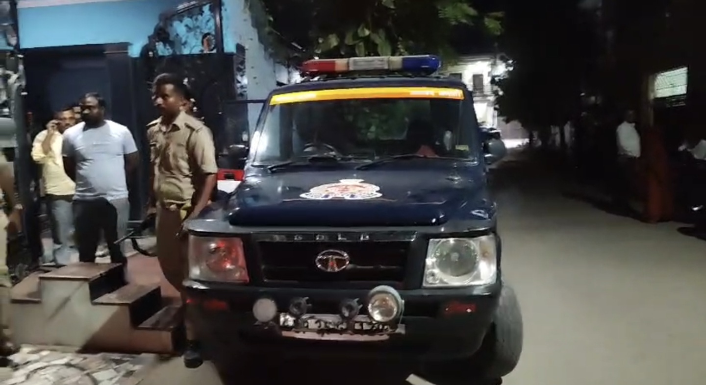 विधायक निवास पर पहुंचे पुलिस विधायक निवास पर पहुंचे पुलिस