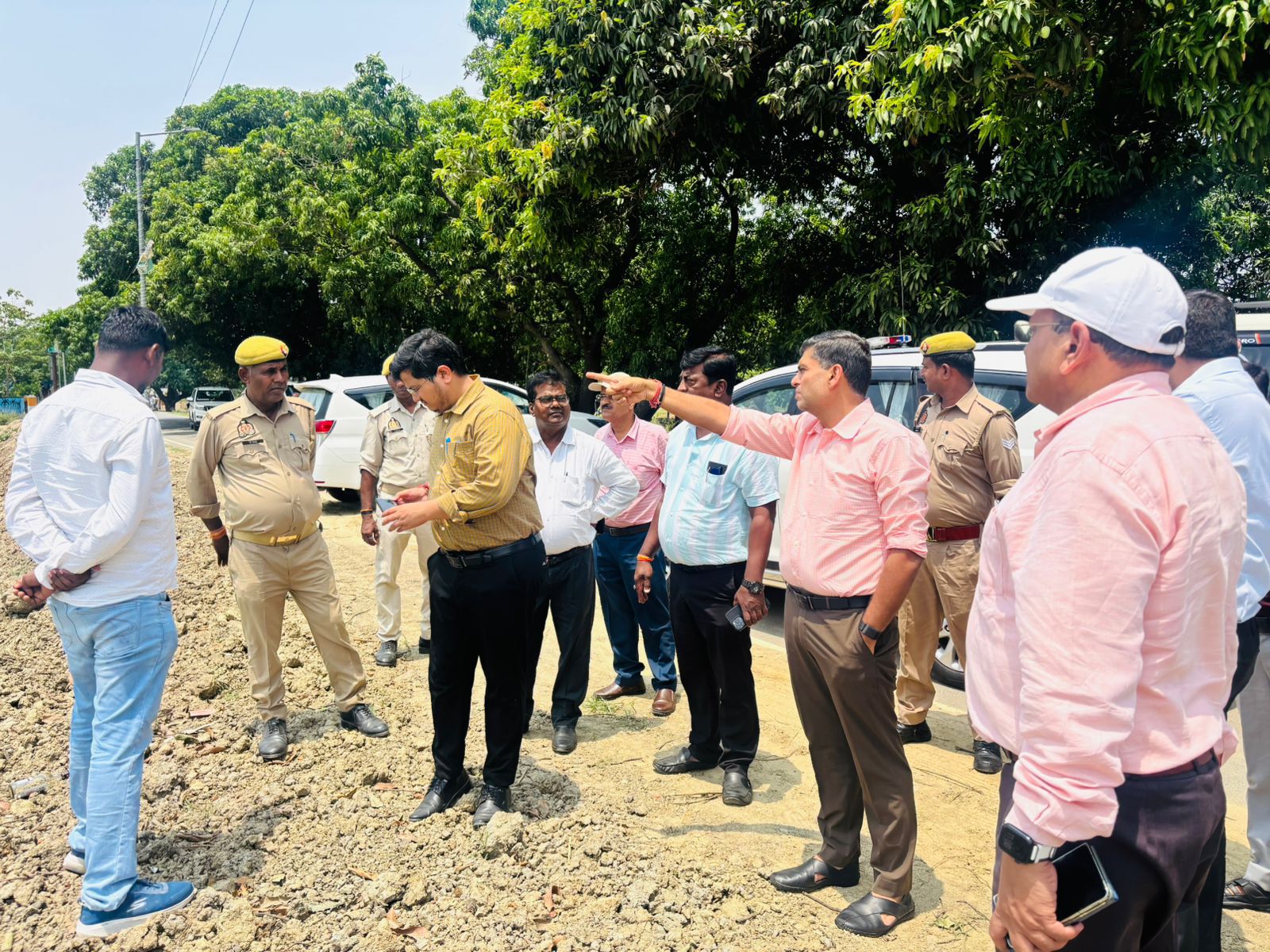 मंडलायुक्त व जिलाधिकारी ने किया प्रस्तावित रेल ऊपरगामीपुल निर्माण स्थल का निरीक्षण, दिए निर्देश* मंडलायुक्त व जिलाधिकारी ने किया प्रस्तावित रेल ऊपरगामीपुल निर्माण स्थल का निरीक्षण, दिए निर्देश*