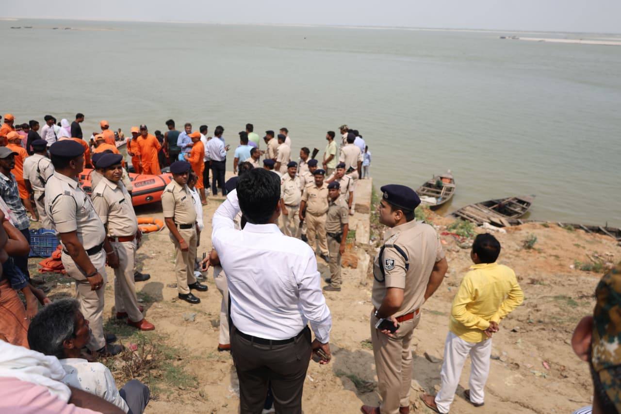 गंगा नदी में नाव पलटने से 3 लोगों की मौत, 7 लोगों  को बचाया गया,  4 लापता