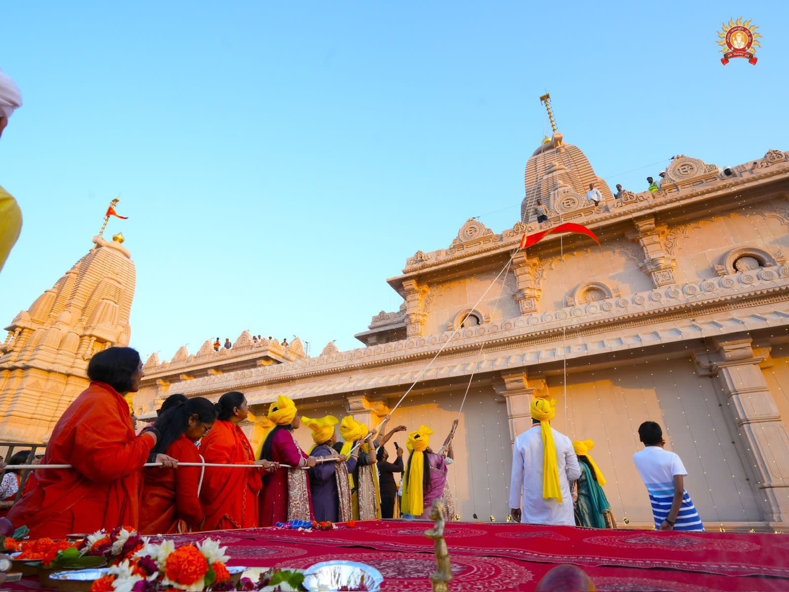 राम मंदिर के दुर्गा मंदिर पर ध्वजारोहण समारोह