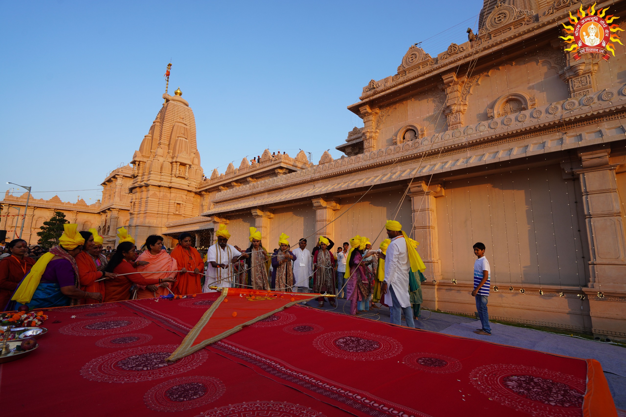 राम मंदिर के दुर्गा मंदिर पर ध्वजारोहण समारोह