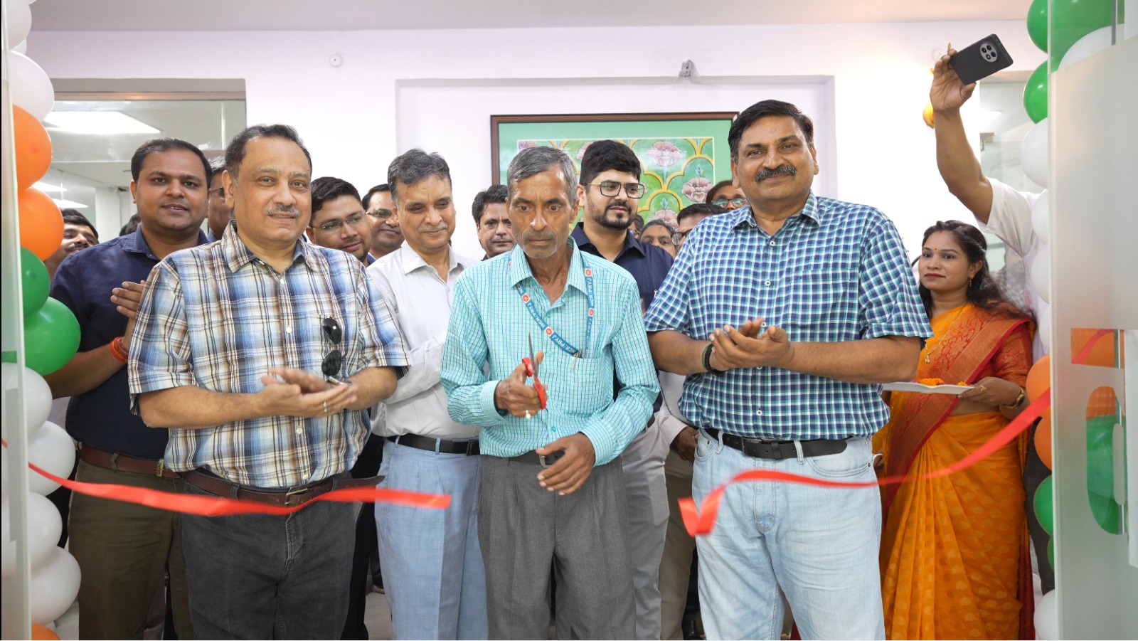 उद्घाटन करते