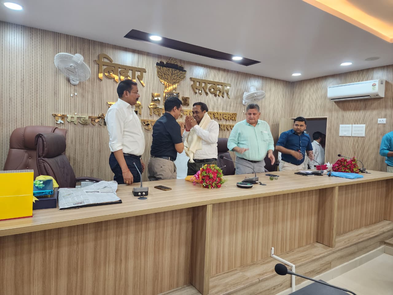 डॉ संजय कुमार को सारण प्रमंडल कार्यालय में दी गई भावभीनी विदाई