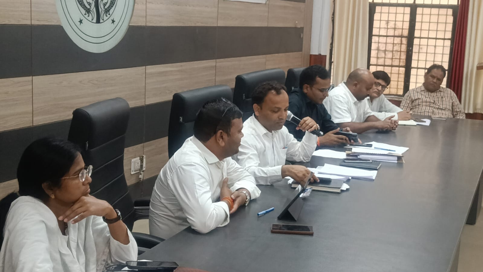 राजस्व कार्यों में लापरवाही पर एसडीएम सख्त, समयबद्ध निस्तारण के दिए निर्देश*