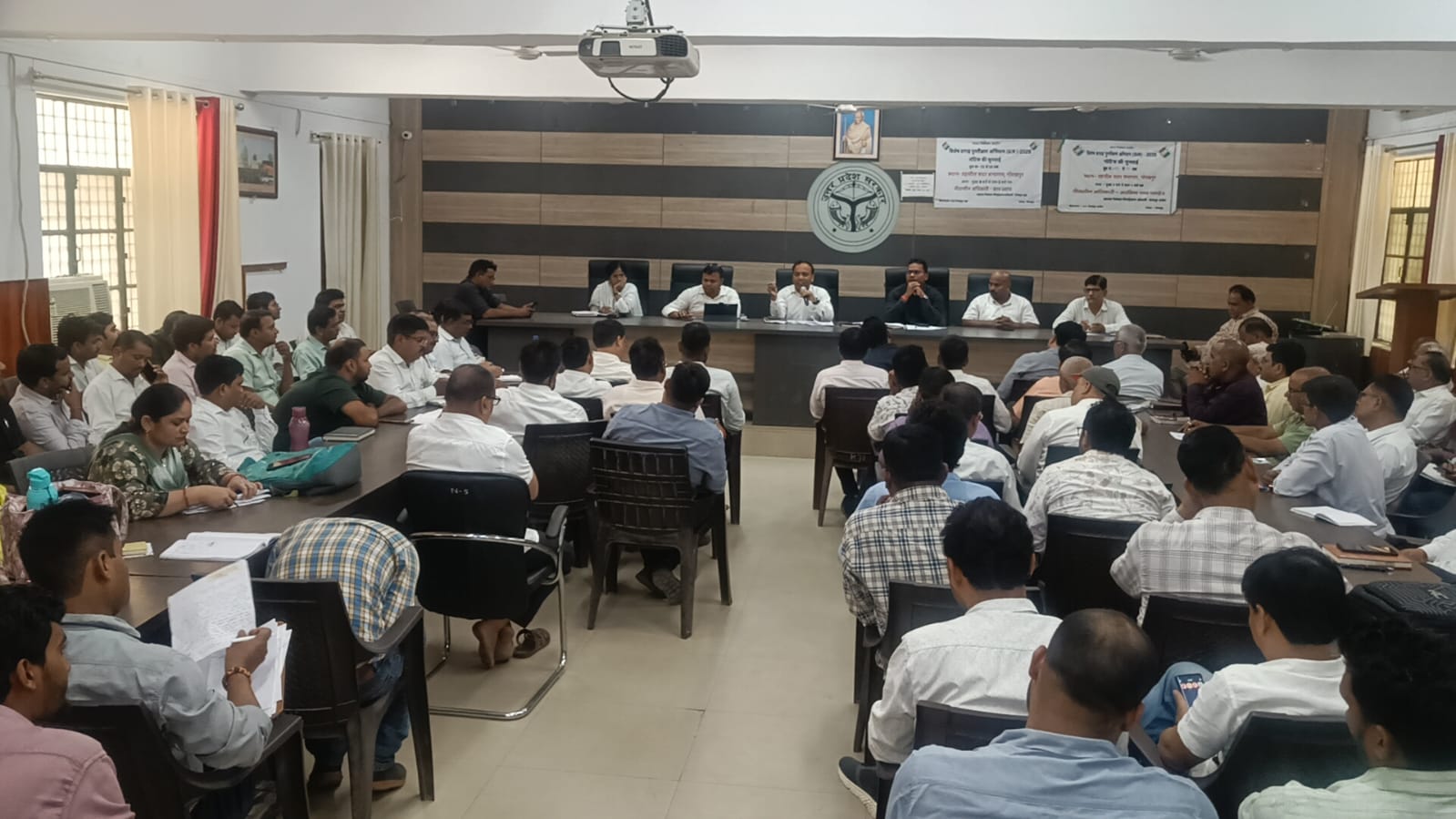 राजस्व कार्यों में लापरवाही पर एसडीएम सख्त, समयबद्ध निस्तारण के दिए निर्देश*