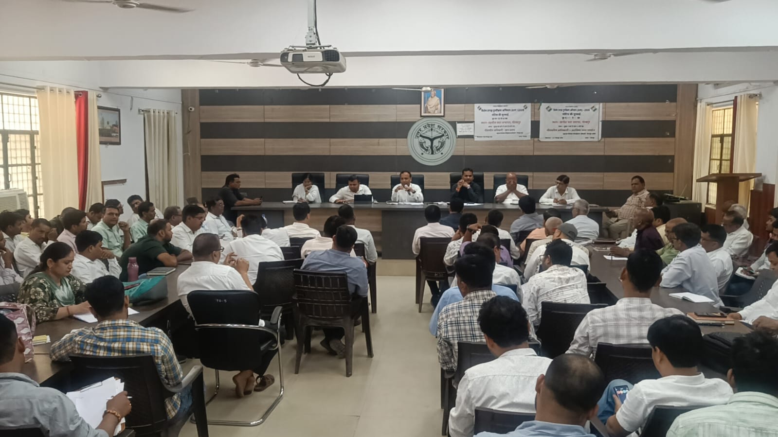 राजस्व कार्यों में लापरवाही पर एसडीएम सख्त, समयबद्ध निस्तारण के दिए निर्देश*