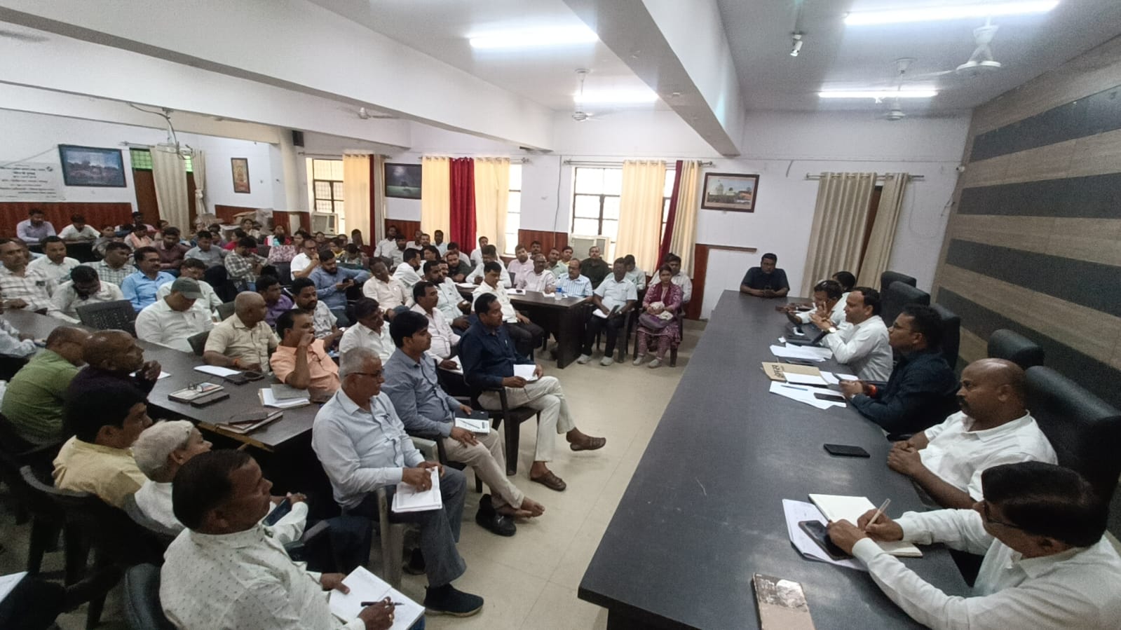 राजस्व कार्यों में लापरवाही पर एसडीएम सख्त, समयबद्ध निस्तारण के दिए निर्देश*