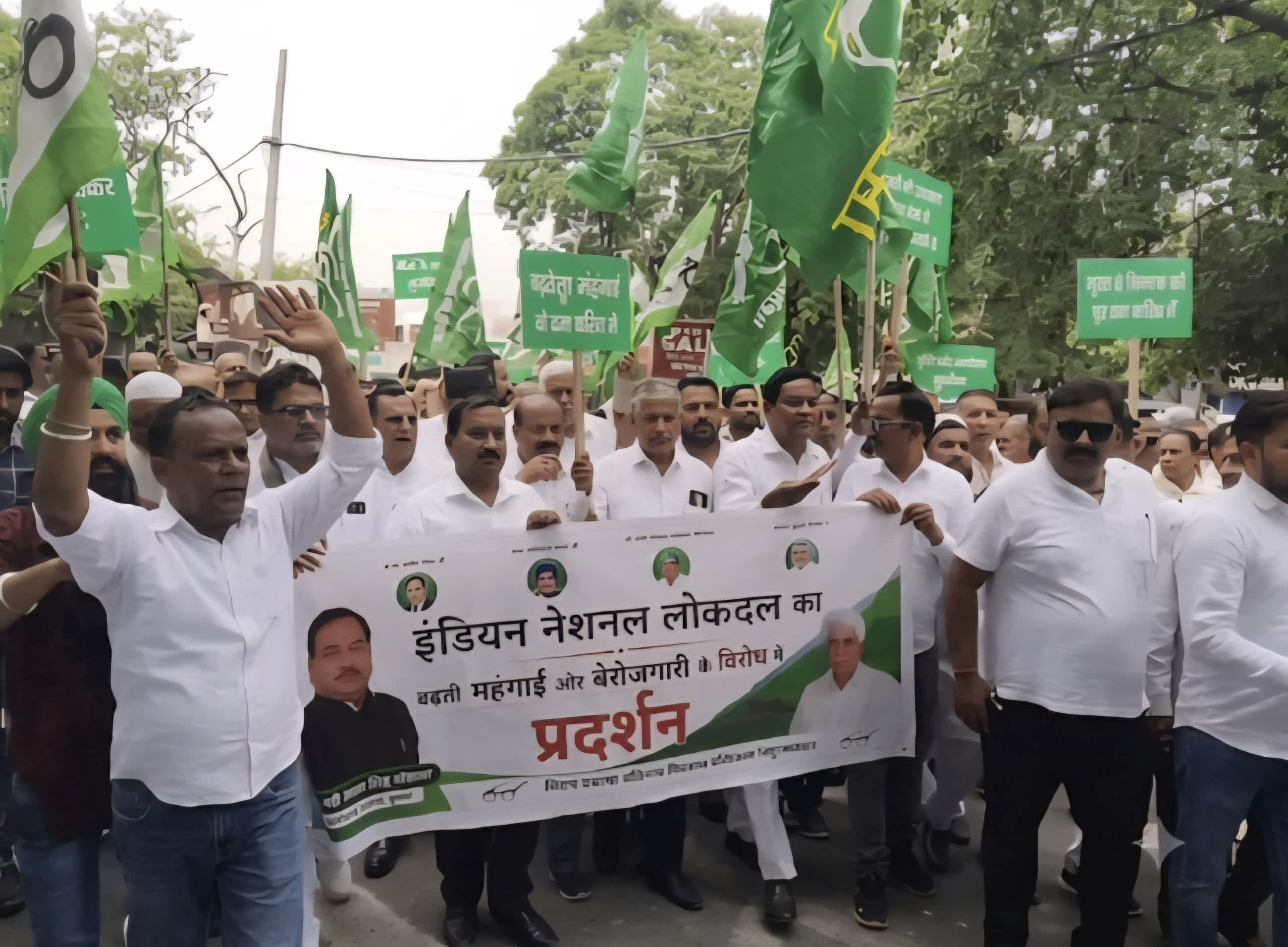 विरोध प्रदर्शन करते हुए इनैलो नेता व कार्यकर्ता