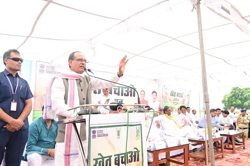राष्ट्रव्यापी ‘खेत बचाओ अभियान’ के शुभारंभ कार्यक्रम को संबोधित करते हुए शिवराज सिंह