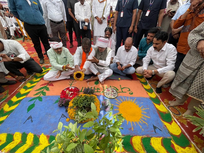 राष्ट्रव्यापी ‘खेत बचाओ अभियान’ का शुभारंभ करते हुए शिवराज सिंह