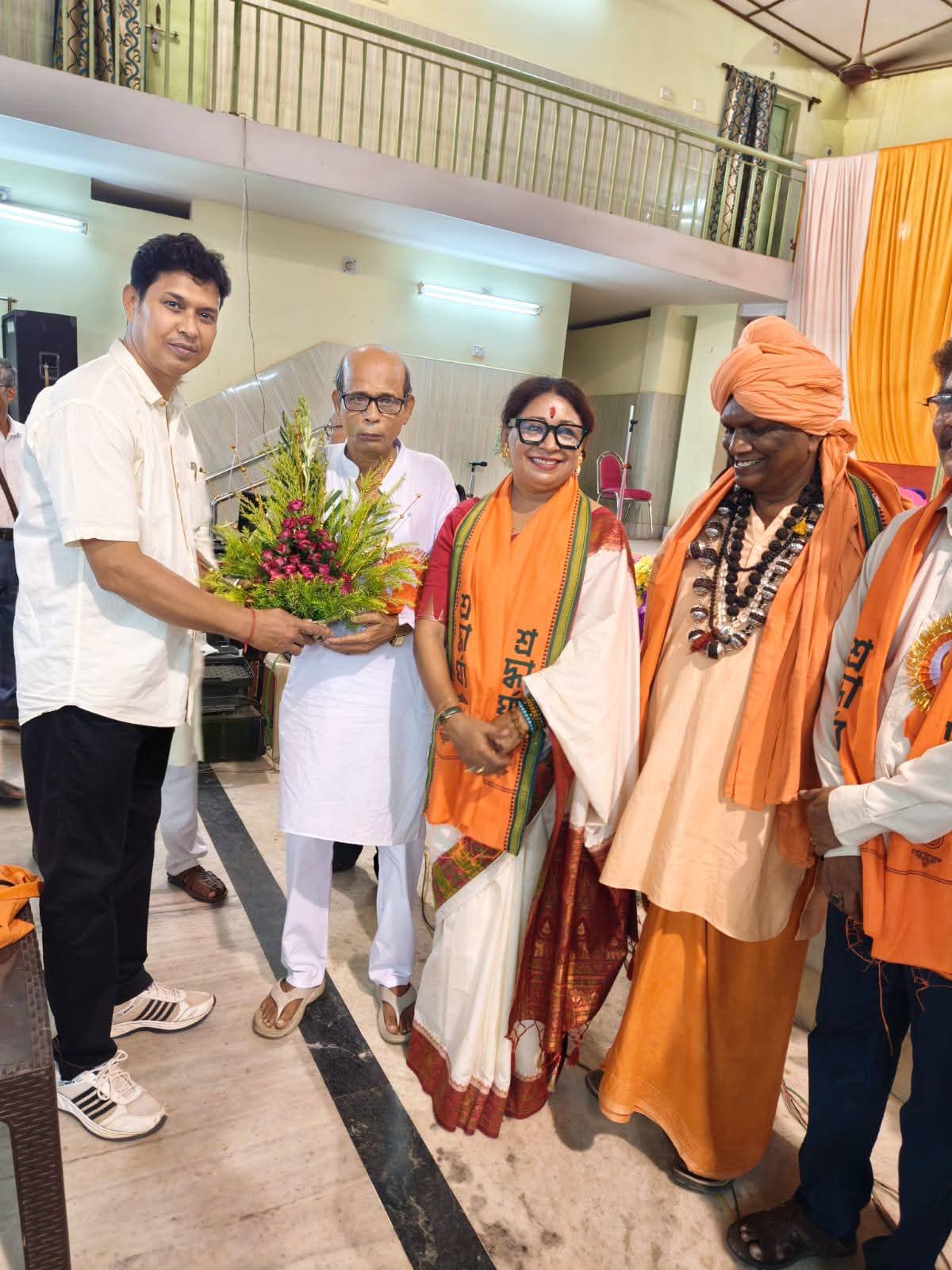 श्रद्धार्घ्य परिवार के वार्षिक समारोह में सम्मानित प्रतिभाएं श्रद्धार्घ्य परिवार के वार्षिक समारोह में सम्मानित प्रतिभाएं