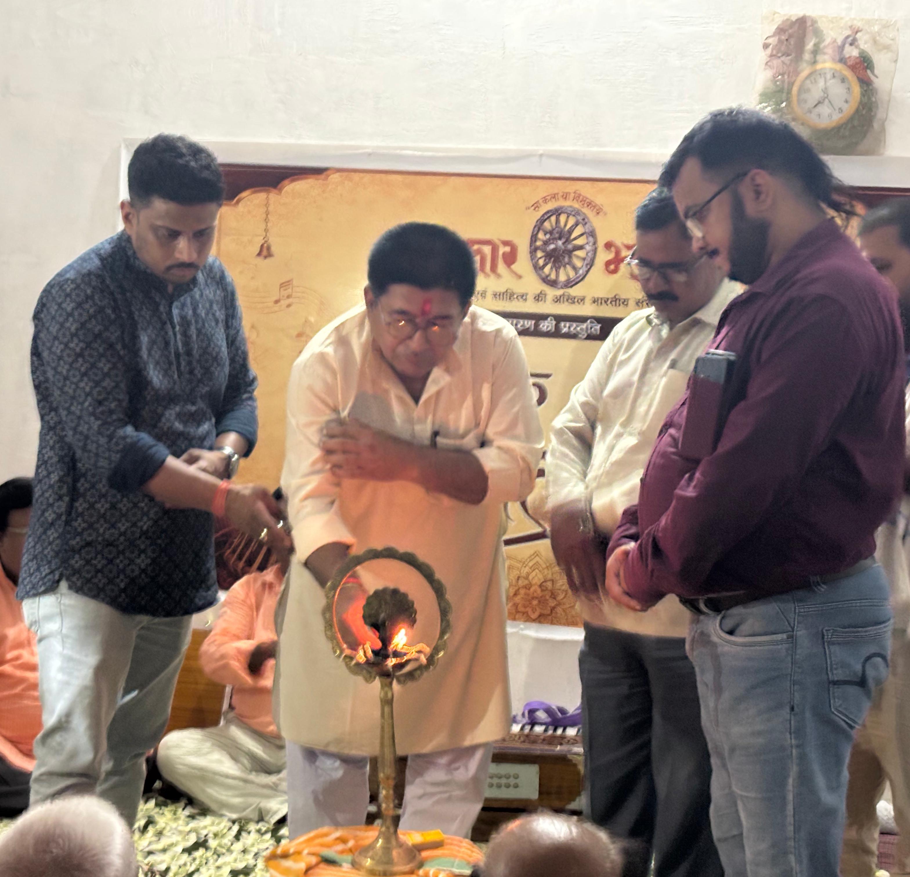 छपरा जंक्शन पर संस्कार भारती द्वारा मासिक संगीत संध्या का हुआ आयोजन