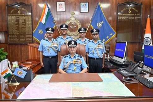 पदभार ग्रहण करते एयर मार्शल पदभार ग्रहण करते एयर मार्शल
