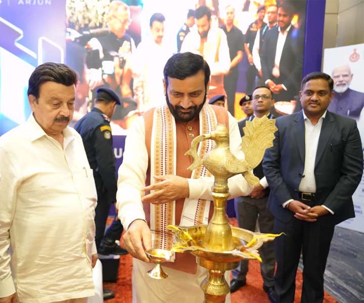 हरियाणा एआई सेंडबॉक्स कार्यक्रम का दीप प्रज्जवलित कर शुभारंभ करते मुख्यमंत्री नायब सैनी हरियाणा एआई सेंडबॉक्स कार्यक्रम का दीप प्रज्जवलित कर शुभारंभ करते मुख्यमंत्री नायब सैनी