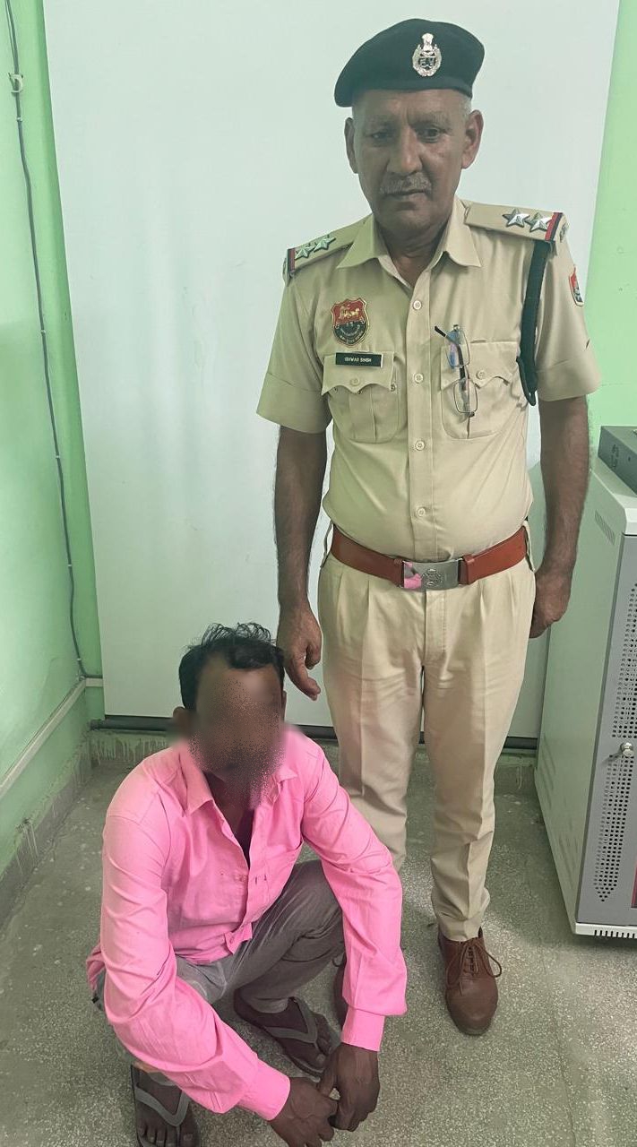 हथाैड़े से मजदूर की हत्या करने वाला आराेपी पुलिस की गिरफ्त में