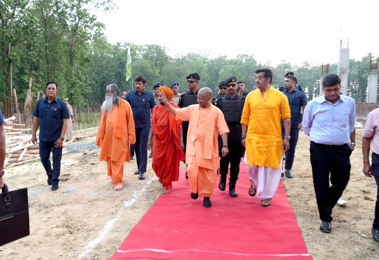 *रामगढ़ताल की तर्ज पर चिलुआताल को बनाएंगे ईको टूरिज्म और वाटर स्पोर्ट्स का बेहतरीन केंद्र : सीएम योगी*
