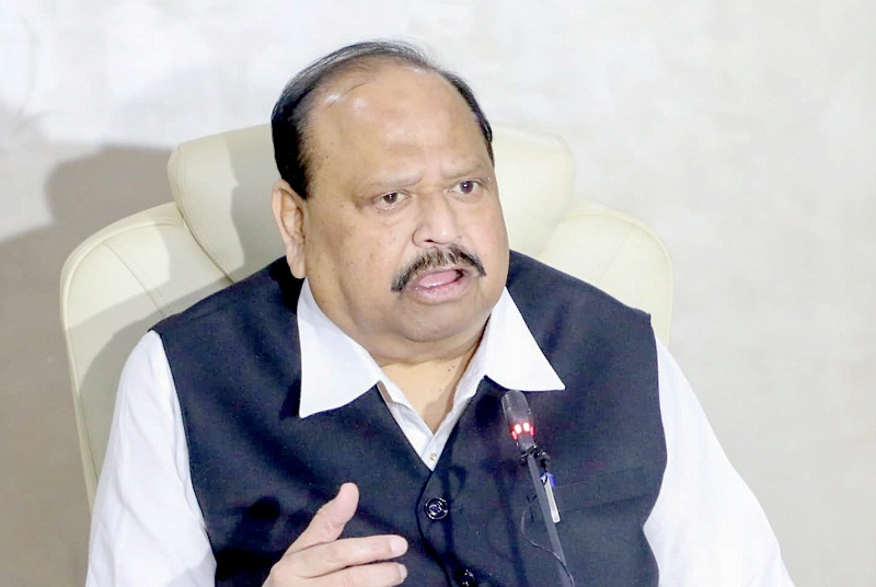 कैबिनेट की बैठक में लिए गए निर्णयों की जानकारी देते हुए मंत्री काश्यप