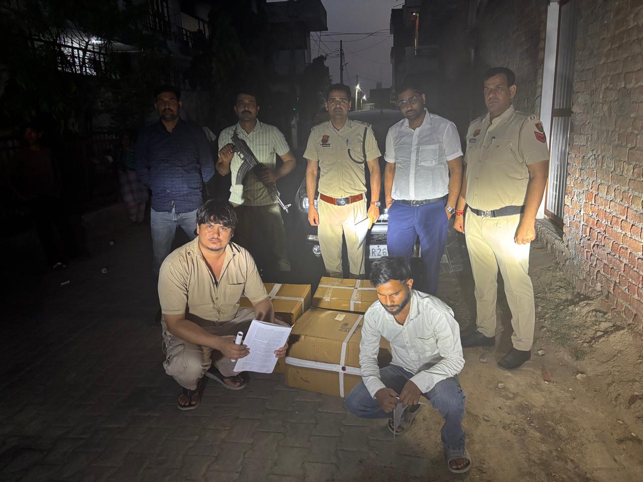 नशीली गोलियों के साथ पकड़े गए आरोपी। नशीली गोलियों के साथ पकड़े गए आरोपी।