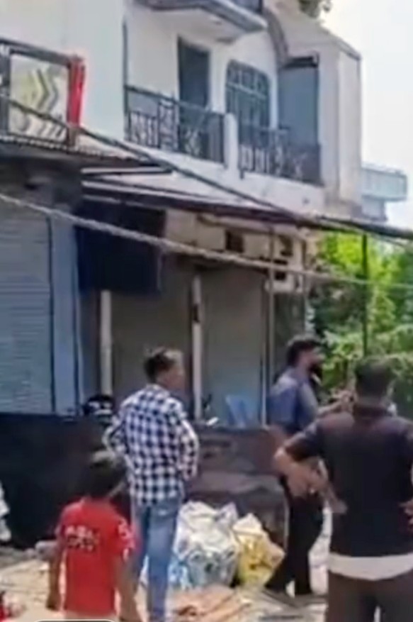 विवाद के दौरान मौजूद लोग