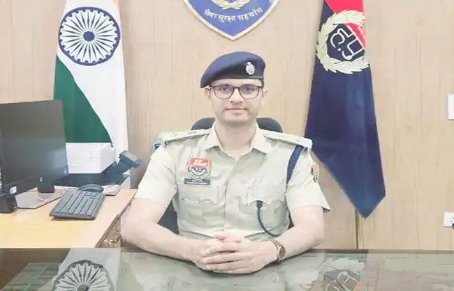 पुलिस अधीक्षक हेमेंद्र कुमार मीणा