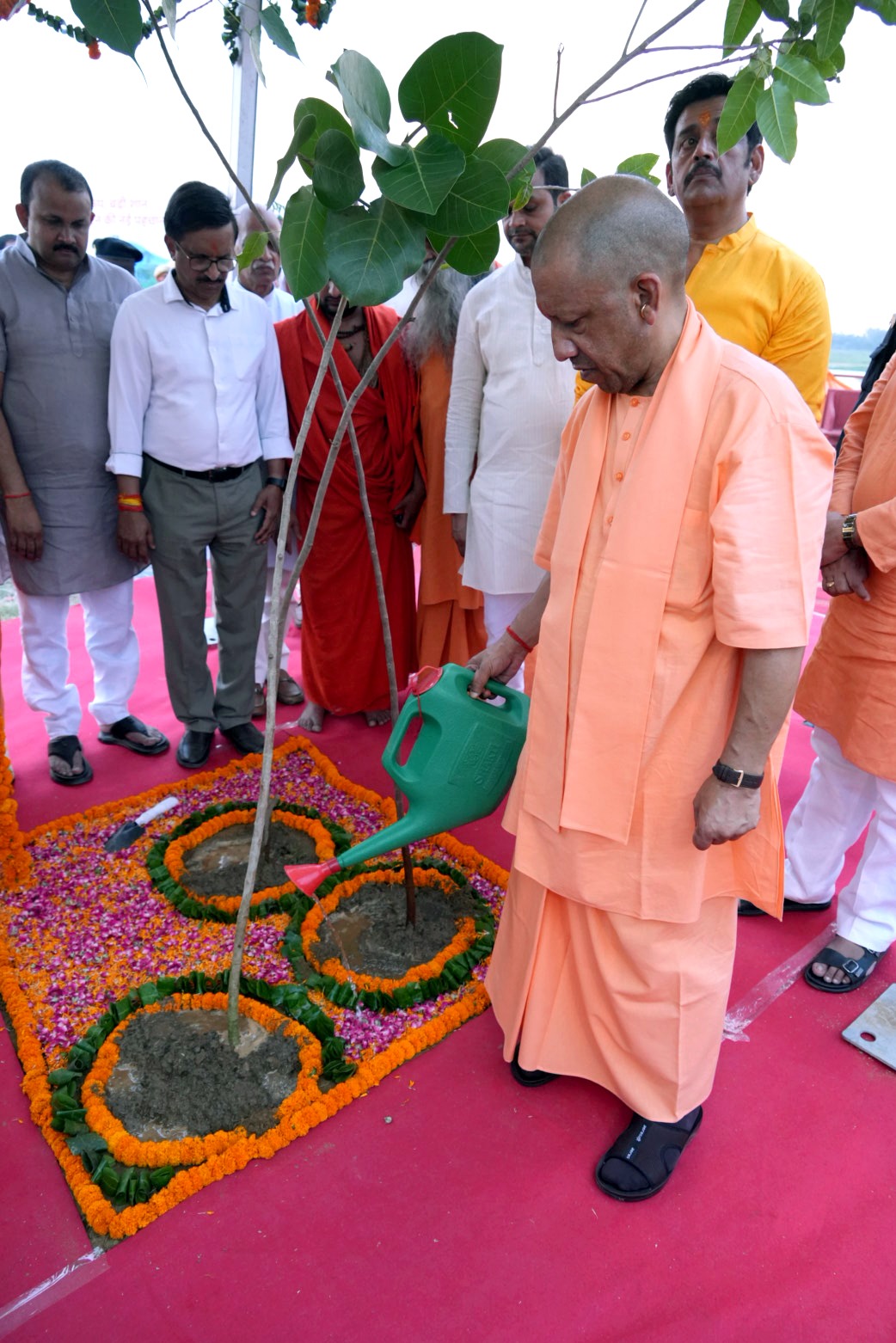 *रामगढ़ताल की तर्ज पर चिलुआताल को बनाएंगे ईको टूरिज्म और वाटर स्पोर्ट्स का बेहतरीन केंद्र : सीएम योगी*