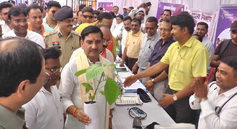 केंद्रीय राज्य मंत्री तोखन साहू और उप मुख्यमंत्री रुण साव जिला स्तरीय शहरी समाधान शिविर में शामिल केंद्रीय राज्य मंत्री तोखन साहू और उप मुख्यमंत्री रुण साव जिला स्तरीय शहरी समाधान शिविर में शामिल