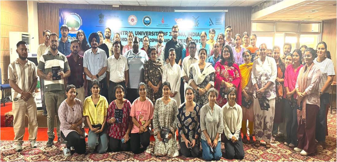 ‘योग फॉर मेंटल वेलबीइंग’ कार्यक्रम में विद्यार्थियों और शिक्षकों को कराया योग एवं ध्यान का अभ्यास ‘योग फॉर मेंटल वेलबीइंग’ कार्यक्रम में विद्यार्थियों और शिक्षकों को कराया योग एवं ध्यान का अभ्यास