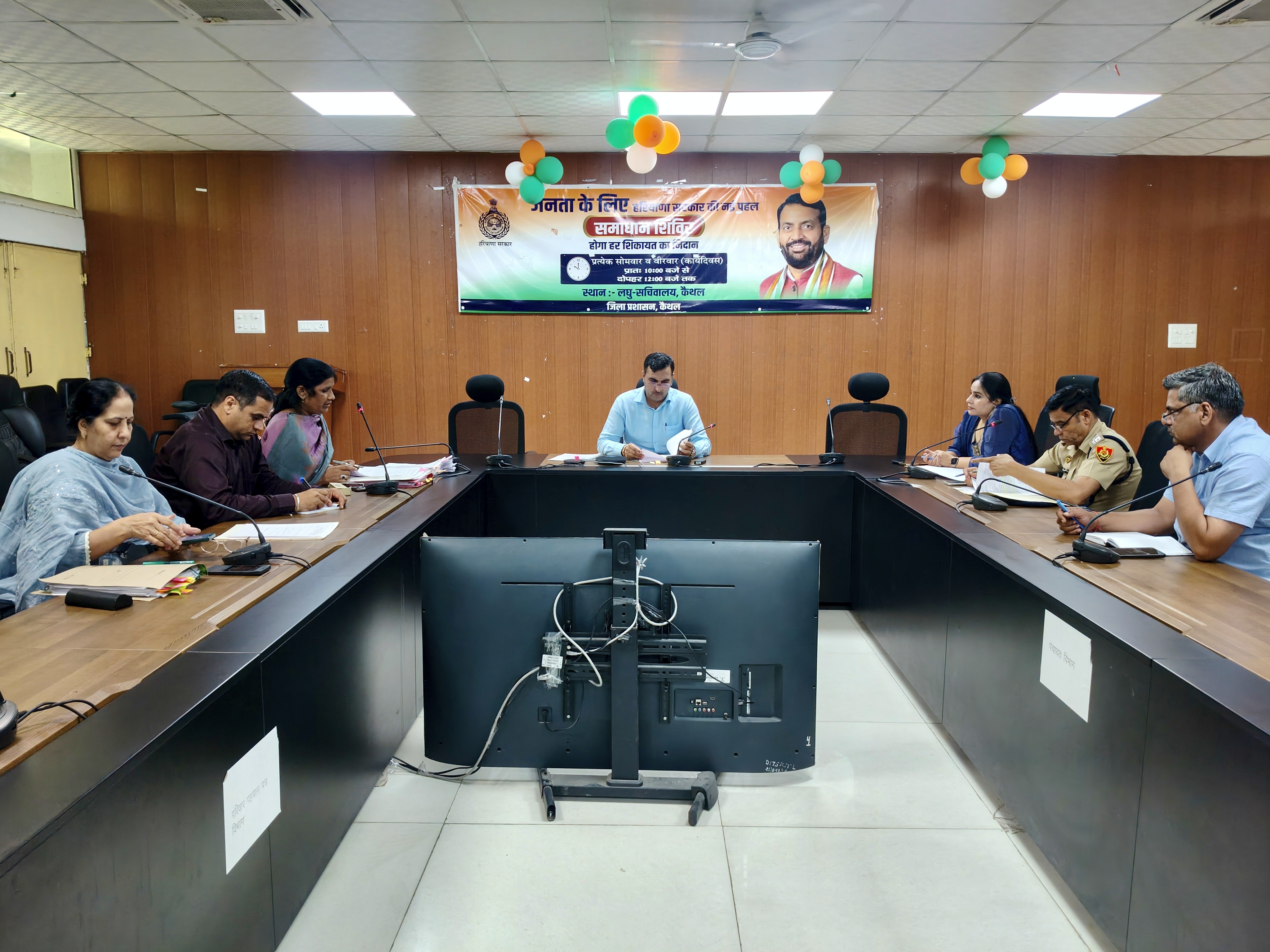 जिला स्तरीय कमेटी की बैठक में दीन दयाल उपाध्याय अंत्योदय परिवार सुरक्षा योजना (दयालु-2) के तहत आए मामलों पर सुनवाई करते एडीसी डा.सुशील कुमार