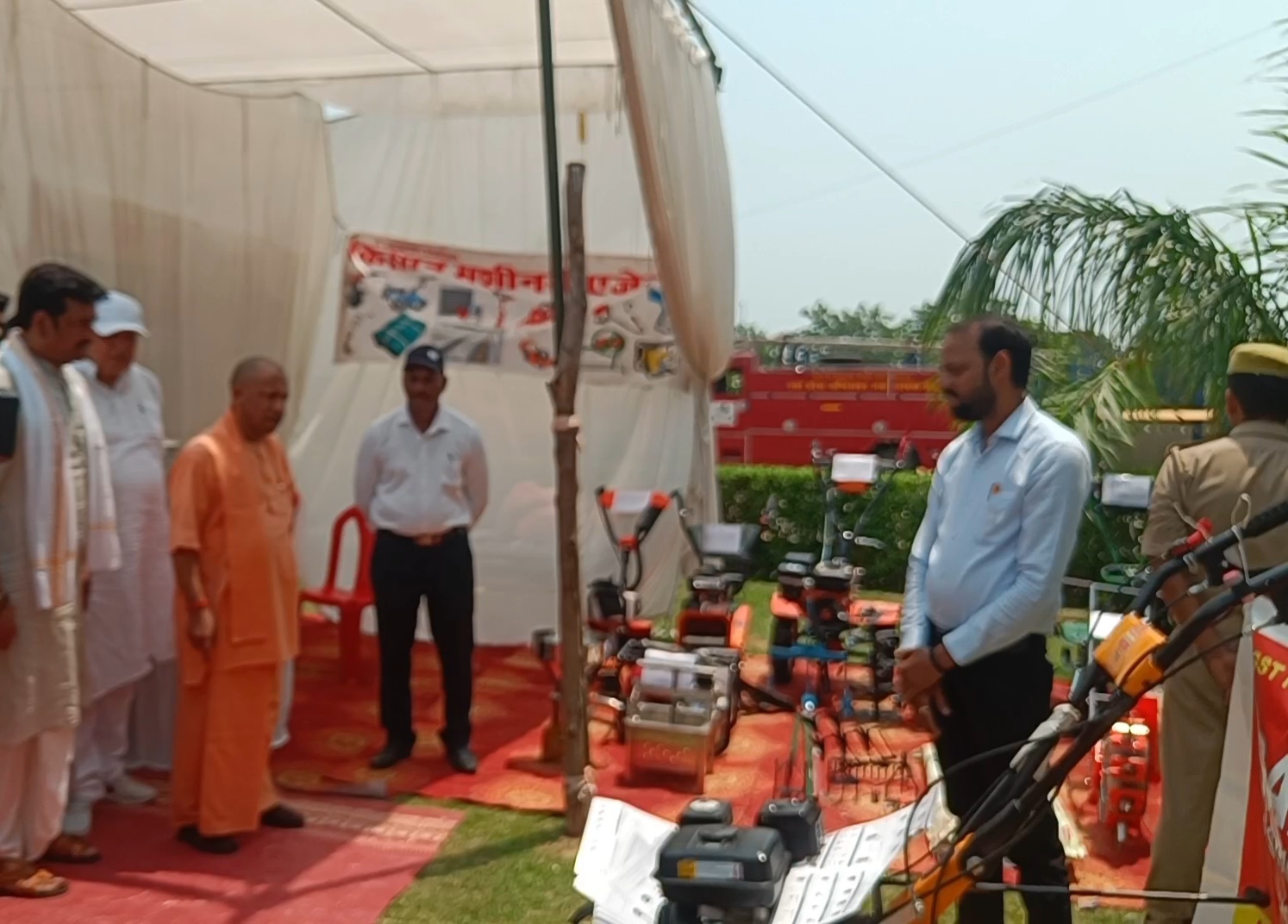 गोरखपुर में मण्डलीय खरीफ उत्पादन गोष्ठी, मुख्यमंत्री ने स्टालों का किया अवलोकन* गोरखपुर में मण्डलीय खरीफ उत्पादन गोष्ठी, मुख्यमंत्री ने स्टालों का किया अवलोकन*