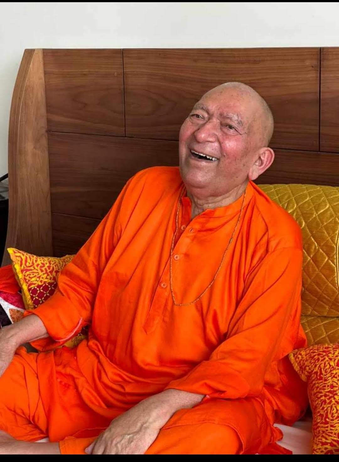 Healthy life and long life are obtained through self-study of Vedas and Yagya - Swami Ram Swarup Ji Healthy life and long life are obtained through self-study of Vedas and Yagya - Swami Ram Swarup Ji