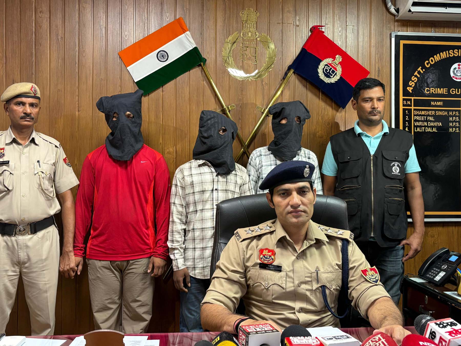 गुरुग्राम पुलिस की गिरफ्त में ठगी के मामले में बैंक खाता उपलब्ध कराने के आरोपी।