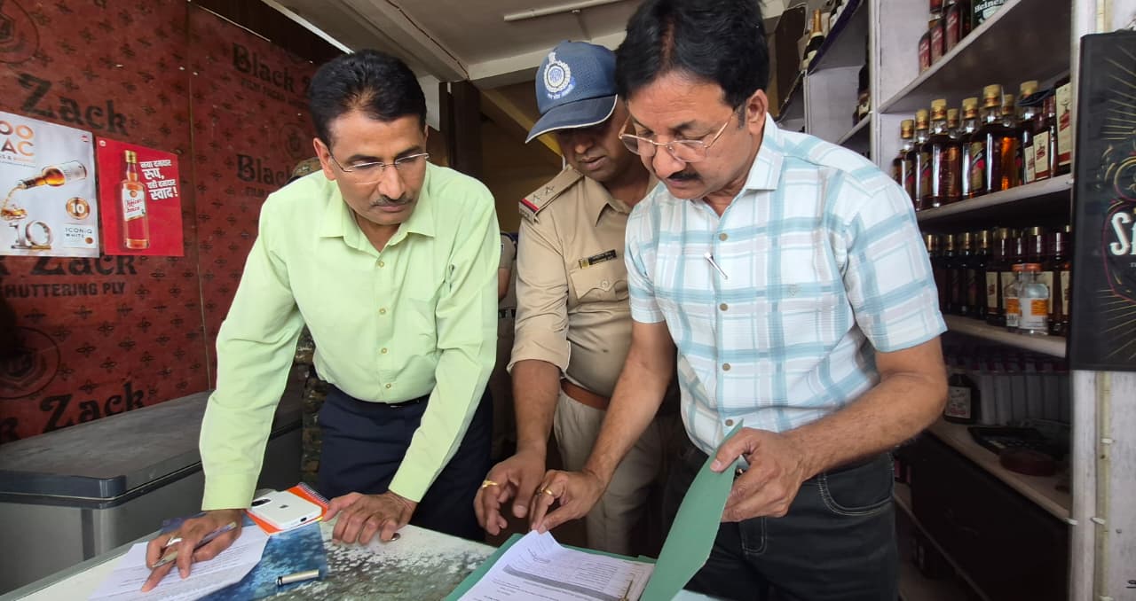 दमोह:जन शिकायतों पर कलेक्टर का बड़ा एक्शन, शराब दुकान का लाइसेंस निरस्त दमोह:जन शिकायतों पर कलेक्टर का बड़ा एक्शन, शराब दुकान का लाइसेंस निरस्त