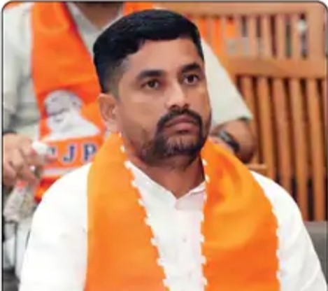 डॉ मुकेश राठवा