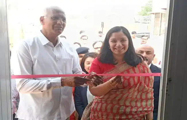 ड्राइविंग प्रैक्टिस जोन का उदघाटन करते हुए विधायक कंवर सिंह