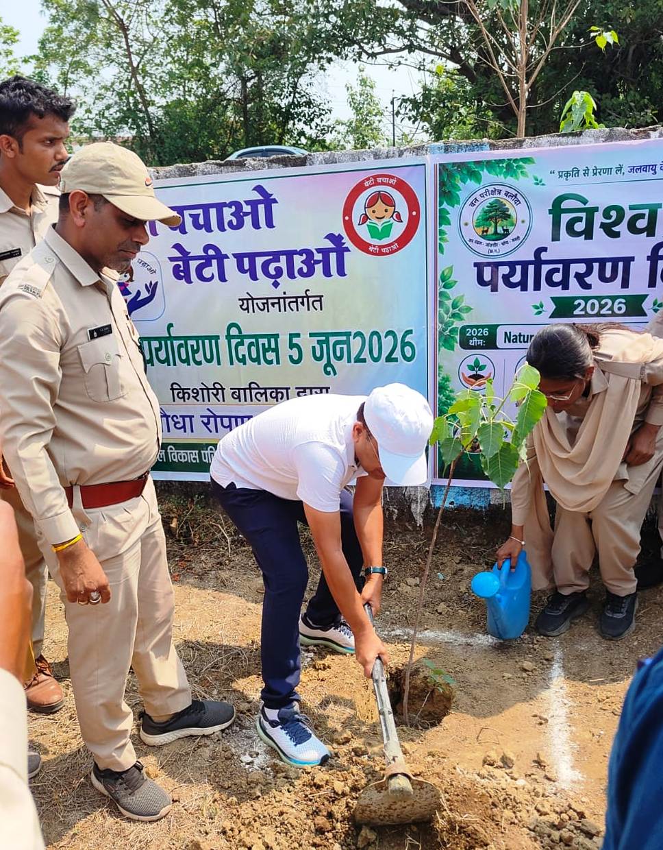 विश्व पर्यावरण दिवस: कलेक्टर जन्मेजय महोबे सहित जनप्रतिनिधियों ने किया ग्राम झर्राडीह में वृक्षारोपण