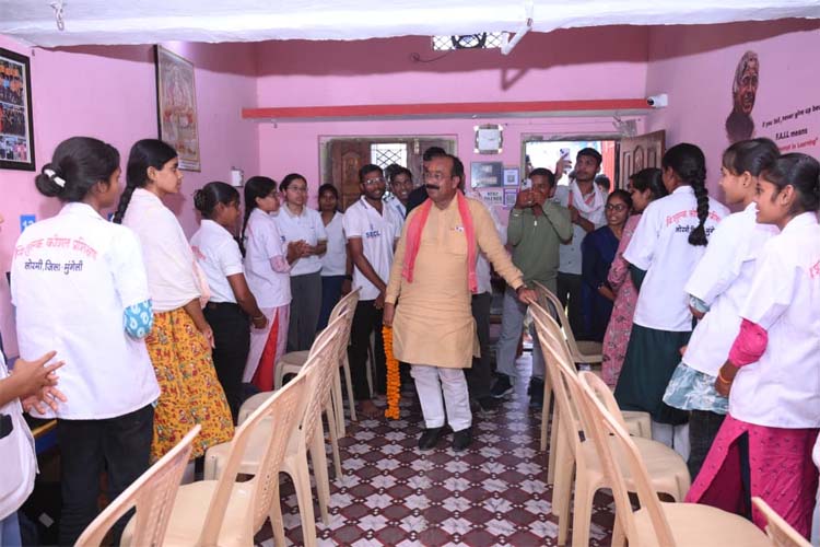उप मुख्यमंत्री अरुण साव ने लोरमी में कौशल विकास प्रशिक्षण केंद्र का अवलाेकन करते हुए