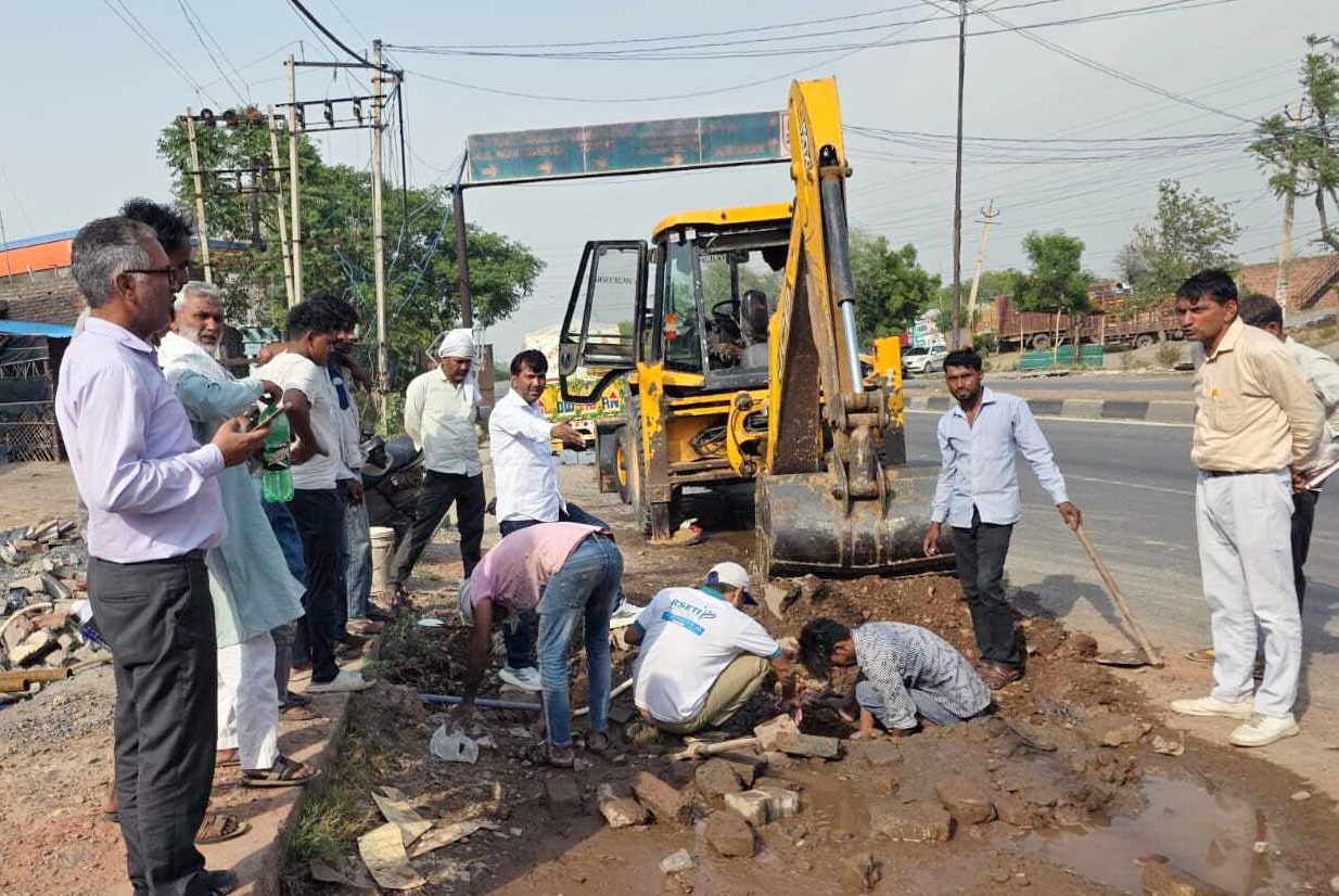 पलवल टी-प्वाइंट स्थित पुलिया के नीचे एक ही स्थान पर 23 अवैध कनेक्शन मिले