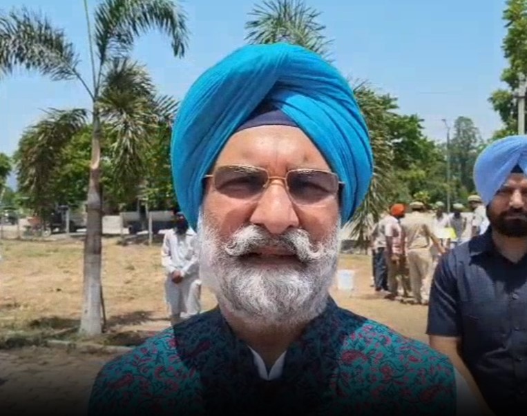 ਪੱਤਰਕਾਰਾਂ ਨਾਲ ਗੱਲਬਾਤ ਕਰਦੇ ਹੋਏ ਦਿੱਲੀ ਦੇ ਲੈਫਟੀਨੈਂਟ ਗਵਰਨਰ ਤਰਨਜੀਤ ਸਿੰਘ ਸੰਧੂ