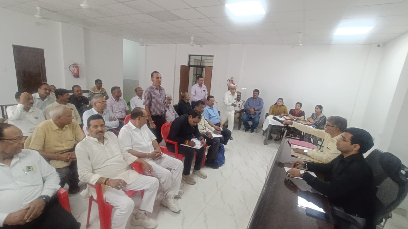 एडीएम सिटी गजेंद्र कुमार  ने सुनीं समस्याएं, त्वरित निस्तारण का दिया आश्वासन*